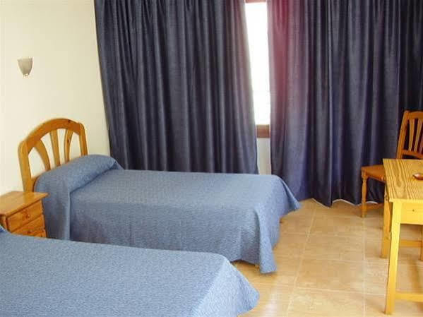Hostal Residencia Nicolau Сан-Антонио-Абад Экстерьер фото