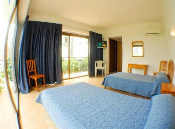 Hostal Residencia Nicolau Сан-Антонио-Абад Экстерьер фото