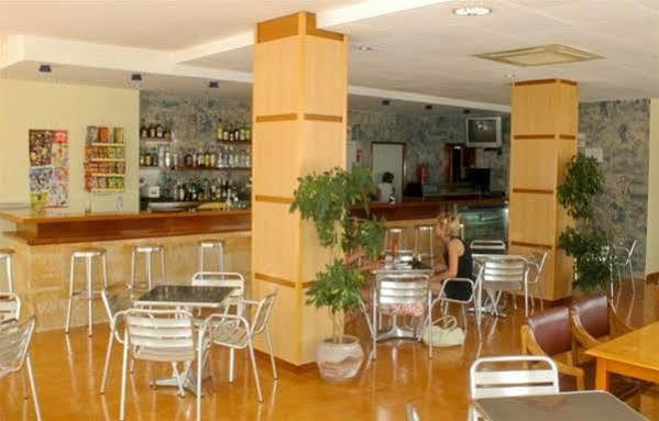 Hostal Residencia Nicolau Сан-Антонио-Абад Экстерьер фото