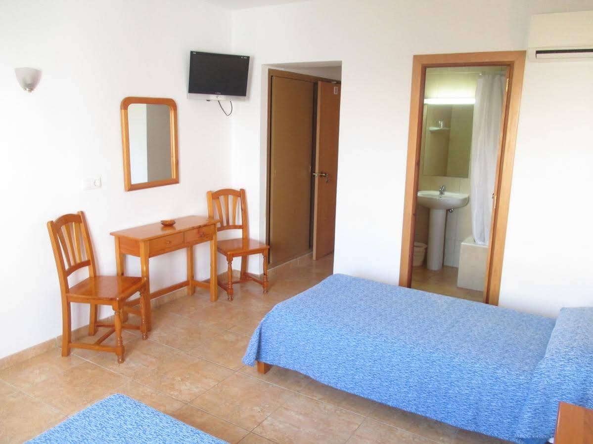 Hostal Residencia Nicolau Сан-Антонио-Абад Экстерьер фото