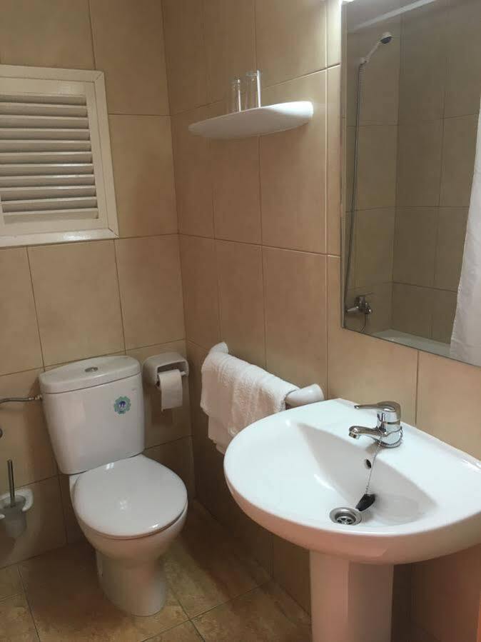 Hostal Residencia Nicolau Сан-Антонио-Абад Экстерьер фото